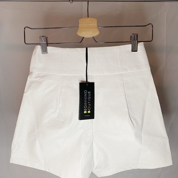 White high-waisted leather snakeskin shorts - Picture 3 of 4